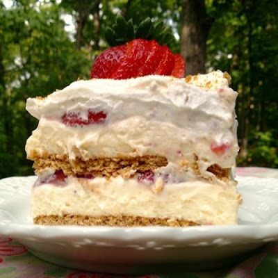 Strawberry Cream Cheese Icebox Cake, Cream Cheese Icebox Cake, Layered Dessert Recipes, Ice Box Cakes, Icebox Cakes, Graham Cracker Recipes, Icebox Cake Recipes, Biscuits Graham, Box Cakes