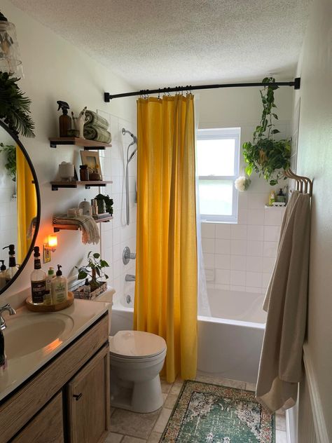 Clawfoot Tub Ideas, Black Curtain Rod, Clawfoot Tubs, Home Bar Ideas, Tub Ideas, Dream Apartment Decor, Future Apartment Decor, Bathroom Decor Apartment, Casa Vintage