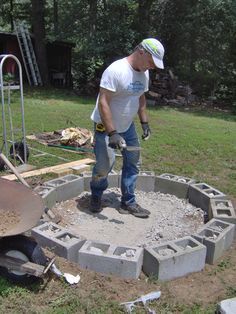 Besser Block Fire Pit, Center Block Fire Pit Backyard Ideas, Cinder Block Walkway Ideas, Cement Block Fire Pit, Block Fire Pit, Cinder Block Ideas, Cinder Block Fire Pit, How To Build A Fire Pit, Outside Fire Pits