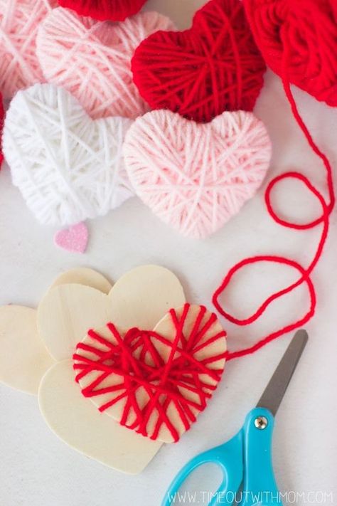 Wooden Hearts Diy, Pink Heart Crafts, Yarn Hearts, Wooden Hearts Crafts, Heart Mobile, Embroidery Hoop Crafts, Decorations Bedroom, Anything For You, Simple Christmas Decor