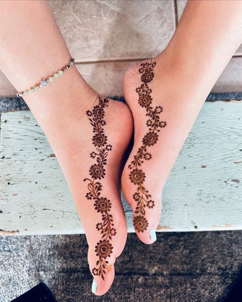 There are years for growing; this one is for blooming and nurturing! A wholesome day with @my.second.hand.life and her girls! . . . . . . . . #JugniHenna #Henna #PerthHennaArtist #HennaArt #LifestyleHenna #NaturalHennaPerth #HennaEveryday #IndianArtist Body Henna Designs, Henna On Foot, Henna Foot, Body Henna, Mehndi Designs Fingers, Foot Henna, Simple Mehndi Designs Fingers, Unique Mehndi, Natural Henna