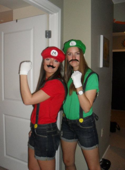 mario and luigi costumes - Google Search 3 Person Halloween Costume, Mario And Luigi Costumes, Luigi Halloween Costume, Halloween Costume Teenage Girl, Two Person Halloween Costumes, Harry Potter Kostüm, Friend Halloween Costumes, Luigi Costume, Mario Und Luigi