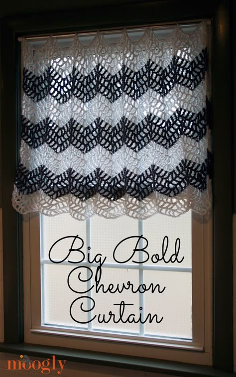 Big Bold Chevron Curtain - perfect for any window! Free #crochet pattern from mooglyblog.com Chevron Curtains, Crochet Curtain Pattern, Crochet Decor, Crochet Curtains, Crochet Kitchen, Crochet Home Decor, Curtain Valance, Crochet For Home, Crochet Diy