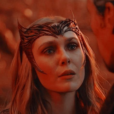 Superpower Aesthetic, Wanda And Pietro, Mommy Wanda, Wanda Scarlet Witch, Olsen Scarlet Witch, Elizabeth Olsen Scarlet Witch, Wanda Maximoff Scarlet Witch, Witch Doctor, Scarlet Witch Marvel