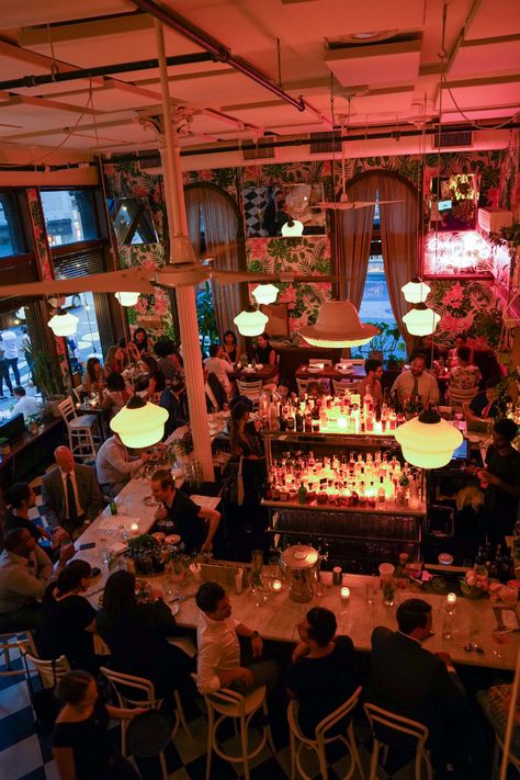 The Smith Restaurant Nyc, Iconic Restaurants In Nyc, New York City Nightlife, Restaurants New York City, Best New York Restaurants, New York Bar Aesthetic, Nyc Restaurants Manhattan, Nyc Restaurant Aesthetic, New York Restaurants Aesthetic