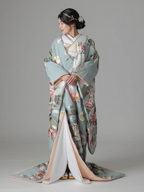 Ancient Japanese Clothing, Fancy Kimono, Japanese Wedding Dress, Elegant Silk Dresses, Chinese Fancy Dress, Kimono Traditional, Japanese Traditional Clothing, Traditional Japanese Kimono, Kimono Outfit