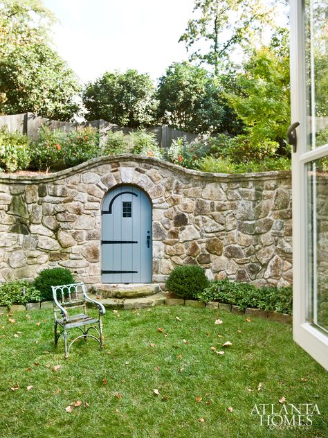 Atlanta cottage - gate! Diy Retaining Wall, Stone Walls Garden, Southern Cottage, Garden Walls, Root Cellar, Garden Types, Walled Garden, Gardening Diy, Wall Garden