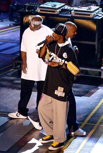 '213' Nate Dogg, Warren G and Snoop Dogg (Sep 27, 2004) BET Comedy Awards Rehearsal 90s Fashion Men Outfits, Fashion Men Outfits, Gangsta Rap Hip Hop, Look Hip Hop, 2000s Hip Hop, Looks Hip Hop, Nate Dogg, Mode Hip Hop, Warren G