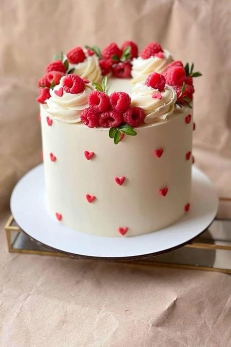 Birthday Cake For Two People Ideas, Raspberry Birthday Cake, Torturi Baby Shower, Wedding Cake Trends, Fruity Cake, Simple Cake Designs, Constantly Evolving, Raspberry Cake, Creative Birthday Cakes