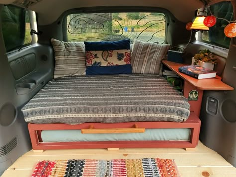 Van With Bed In Back, Cute Car Camping, Living In Minivan, Mini Van Life Interior, Van Life Diy Ideas, Mini Van Conversion Minivan Camping, 4runner Living, Mini Van Camper Conversion, Dodge Caravan Camper Conversion