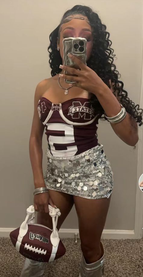 Football Gameday Outfit Black Women, Lakers Outfits Women, Hbcu Homecoming Football Game Outfits, Hbcu Step Show Outfit, Hoco Tailgate Outfit, Football College Outfits, Cute Homecoming Outfits College, Homecoming Party Outfits, Football Wives Outfits