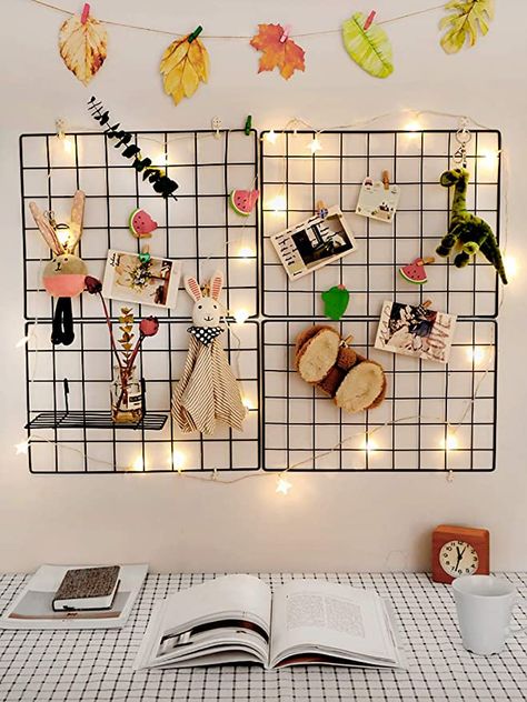 Diy Grid Wall Display, Wall Grid Decor Ideas, Photo Grid Ideas, Metal Grid Wall Decor, Metal Wall Grid, Picture Display Wall, Wall Grid, Photo Wall Display, Grid Wall