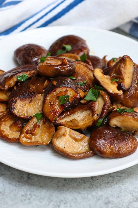 Fried Shitake Mushrooms, Mushroom Recipes Shiitake, Sauteed Shitake Mushrooms, How To Cook Fresh Shitake Mushrooms, Shitake Recipe, Shitake Mushroom Recipes, Shiitake Mushroom Recipes, Shiitake Recipes, Baby Bella Mushroom Recipes