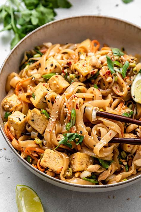 Tofu Pad Thai Recipe, Tofu Pad Thai, Easy Tofu, Vegan Pad Thai, Pad Thai Recipe, Thai Recipe, Simply Quinoa, Recipe 30, Tofu Recipes