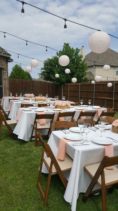 Party Set Up Ideas Layout, Birthday Outdoor Decorations, Small Backyard Party, Party Set Up Ideas, Backyard Engagement Parties, Outdoor Christmas Party, Set Up Ideas, Backyard Dinner Party, Small Backyard Wedding