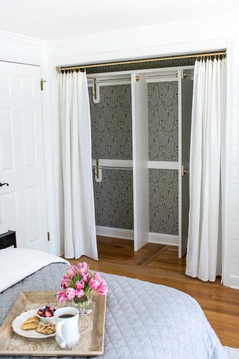 10 Easy Closet Door Makeovers You’ll Love! Curtains For Closet Doors, Ideas Armario, Folding Closet Doors, Closet Door Ideas, Door Diy Projects, Diy Closet Doors, Bedroom Closet Doors, Closet Door Makeover, Driven By Decor