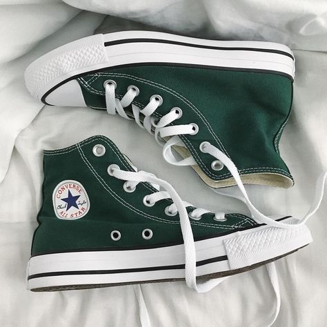 dark green converse Boty Converse, Trendy Shoes Sneakers, Dr Shoes, Green Converse, Fresh Shoes, Hype Shoes, Shoe Inspo, Aesthetic Shoes, Swag Shoes