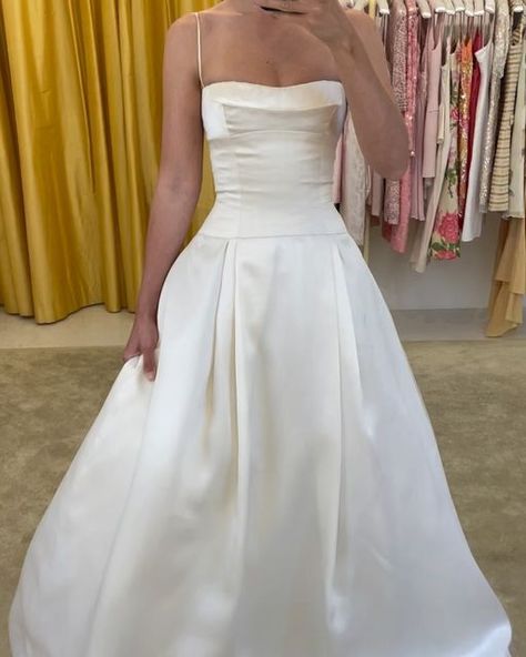 Happy Isles on Instagram: "An incredible vintage Vera Wang that will always have our hearts 🤍🤍🤍 Sold

#happyislessalon 
#vintagebridal 
#verawang 
#verawangbridal
#vintageweddingdress 
#vintageweddingdressess" Vera Wang Wedding Dress, Vera Wang Bridal, Vera Wang Wedding, Wedding Dresses Vera Wang, Period Piece, Vera Wang Dress, Graduation Dresses, I Want To Live, Future Apartment