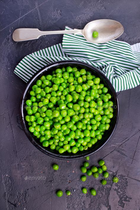 Table Bowl, Vegetable Garden Tips, Garden Calendar, Green Table, Summer Vegetable, Green Peas, Icons Design, Design Graphics, Fruits And Veggies