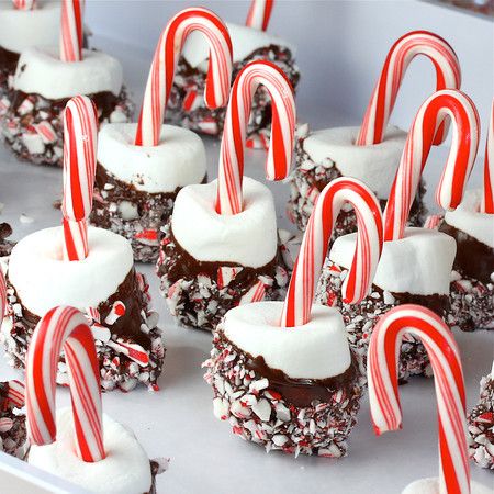 Candy Cane Recipe, Easy Christmas Party, Christmas Candy Easy, Peppermint Marshmallows, Christmas Food Treats, Marshmallow Pops, Christmas Candy Recipes, Christmas Party Food, Mini Marshmallows