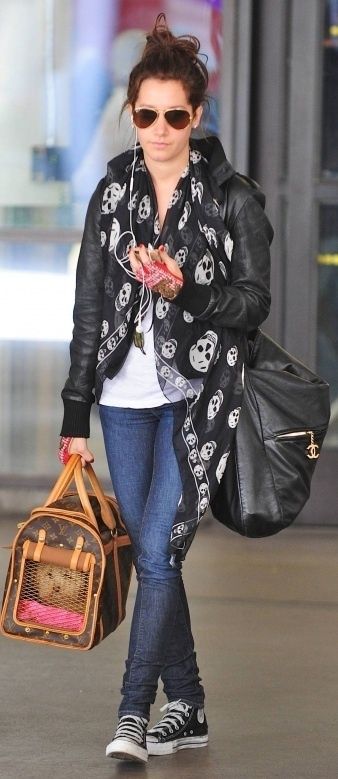 Rock a black leather bomber jacket with navy blue skinny jeans for a casual level of dress. Monochrome canvas high top sneakers will add a new dimension to an otherwise classic look.   Shop this look on Lookastic: https://lookastic.com/women/looks/bomber-jacket-crew-neck-t-shirt-skinny-jeans/13829   — Black and White Print Silk Scarf  — Black Leather Bomber Jacket  — White Crew-neck T-shirt  — Black Leather Tote Bag  — Navy Skinny Jeans  — Black and White Canvas High Top Sneakers Mcqueen Scarf Outfit, How To Style Converse High Tops, How To Style Converse, Ashley Tisdale Style, Alexander Mcqueen Skull Scarf, Mcqueen Scarf, Lax Airport, Skull Scarf, Scarf Outfit