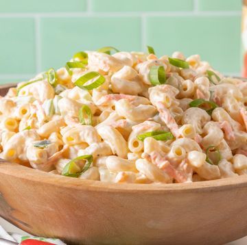 hawaiian macaroni salad recipe Barbecue Recipes Sides, Hawaiian Mac Salad, Macaroni Salads, Hawaiian Macaroni Salad, Barbecue Sides, Grilled Watermelon, Mac Salad, Hawaiian Recipes, Macaroni Salad Recipe