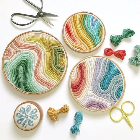 Marbled Embroidery, Embroidery Badges, Embroidery Satin Stitch, Embroidery Hoop Decor, Floral Embroidery Patterns, Colorful Embroidery, Unique Embroidery, Brazilian Embroidery, Japanese Embroidery