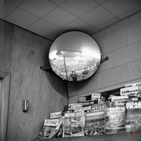 Self Portrait, undated, Vivian Maier (© Maloof Collection, Ltd.) Vivian Maier Street Photographer, Vivian Mayer, Creative Self Portraits, Robert Frank, American Street, Vivian Maier, Self Portrait Photography, Minimalist Photography, Magnum Photos