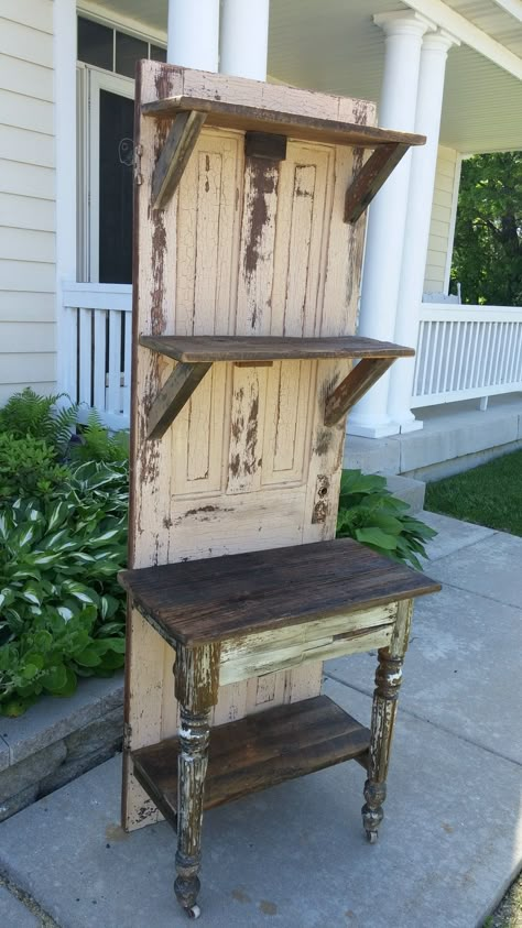 Old Door Decor, Old Door Projects, Deco Champetre, Doors Repurposed, Amazing Woodworking, Antique Booth, Deck Decorating Ideas, Diy Furniture Renovation, Wooden Shelf