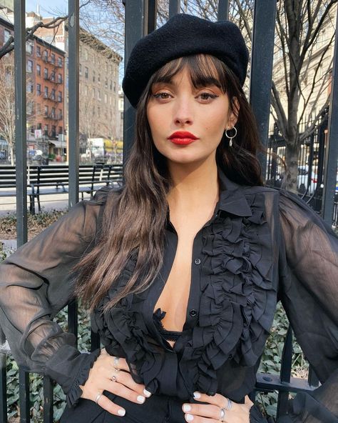 icon girl woman kadın Tumblr fotoğraf sunset güneş aesthetic taylor lashae Beret With Bangs, Beret Hairstyles, Paris Photo Ideas, Taylor Lashae, Paris Chic, London Outfit, Long Hair With Bangs, Europe Fashion, Hair Collection