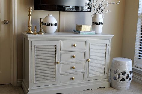 Console painted in Mindful Gray from Sherwin Williams from Claire Brody Designs. 16 of the best paint colors for furniture revamps. Chalk Paint Bedroom Furniture, Colors For Furniture, Grey Painted Furniture, Gray Painted Furniture, Furniture Paint Colors, Best Gray Paint, Gray Furniture, Grey Bedroom Furniture, Mindful Gray