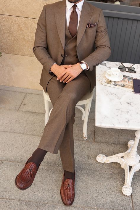 Step into elegance with our Brown Slim-Fit Suit 3-Piece. The single-breasted blazer, featuring 2 buttons and peak lapels, paired with a fully-lined interior, offers a perfect balance of modern style and timeless refinement. Elevate your presence at any formal event with this distinguished ensemble. #brownsuit #slimfitsuit #formalstyle #suits #mensfashion #specialoccasion #sophisticatedstyle #formalattire #dapper Brown Formal Outfit Men, 3piece Suit Men Wedding, Brown Suit Men Wedding, Brown Coat Outfit Men, Coat Pant For Men Suits Wedding, Green 3 Piece Suit, Check Suits For Men, Three Piece Suit Mens, Brown Coat Outfit