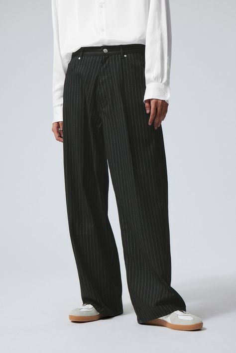 Black Pinstripe Pants Outfit, Pinstripe Trousers Outfit, Pinstripe Pants Outfit, Baggy Suit, Cargo Fits, Trousers Outfit Men, Black Pinstripe Suit, Swedish Street Style, Pants Outfit Men