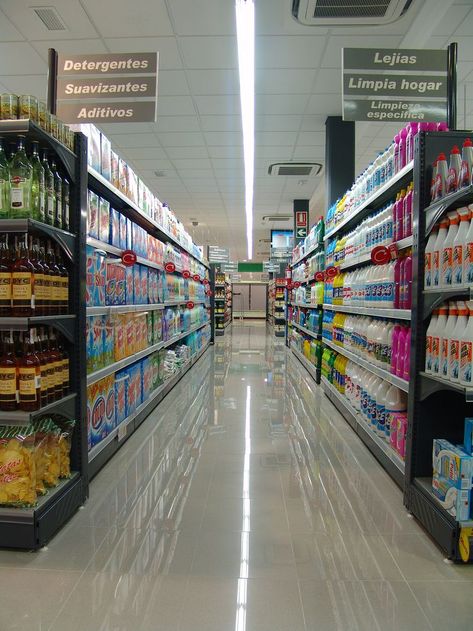 Supermarket Design Interior, Lighting Stores, Grocery Store Design, Night Sky Painting, Supermarket Design, Bra Image, Super Market, Wholesale Store, Centre Commercial