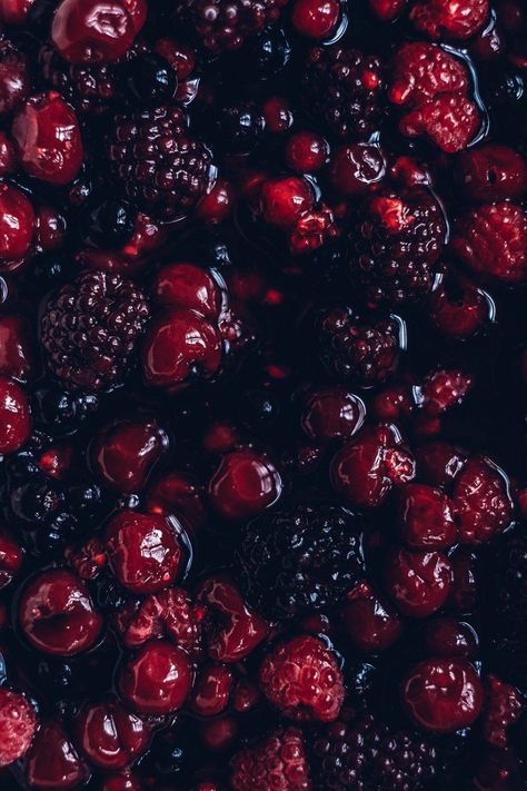 Mixed Berry Aesthetic, Dark Berries Aesthetic, Winter Berry Aesthetic, Mixed Berries Aesthetic, Dark Berry Aesthetic, Berry Pie Aesthetic, Monochromatic Food Photography, Color Analysis Cool Winter, Magenta Food