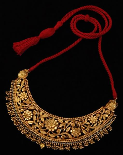 Antique Jewelry Rare Gold, Neckless Gold Jewelry, A Sirkar, Jadau Necklace, Gold Bridal Necklace, Antique Necklaces Design, Choker Necklace Designs, Beautiful Gold Necklaces, Gold Jewelry Simple Necklace