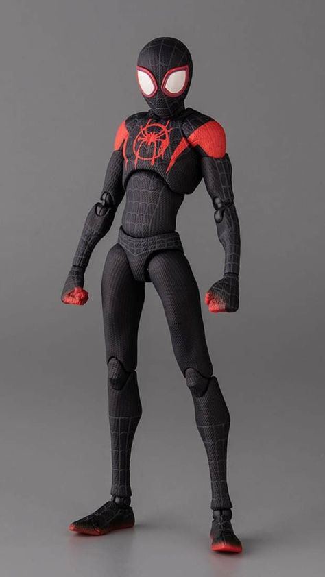 Spiderman Action Figures Toys, Spider Verse Merch, Spiderman Figure Poses, Spiderman Action Figure Poses, Spiderman Figurine, Mafex Spiderman, Spiderman Action Figure, Spiderman Comic Art, Spiderman Miles Morales