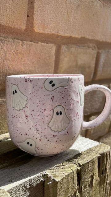 Autumn Mug Painting Ideas, Pottery Glaze Painting, Autumn Mug Painting, Ceramic Painting Ideas Mugs Inspiration, Pottery Painting Halloween, Clay Mug Painting Ideas, Autumn Pottery Painting, Halloween Pottery Painting, Painted Mugs Ideas