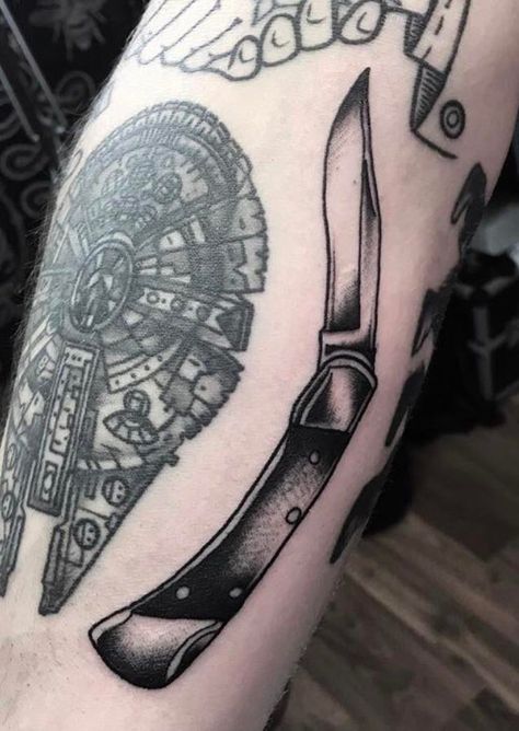 Pocket Knife Tattoo American Traditional, Buck Knife Tattoo, Traditional Pocket Knife Tattoo, Hunting Knife Tattoo, Knife Tattoo Traditional, Old School Knife Tattoo, Dark Heart Tattoo, Traditional Knife Tattoo, Pocket Knife Tattoo