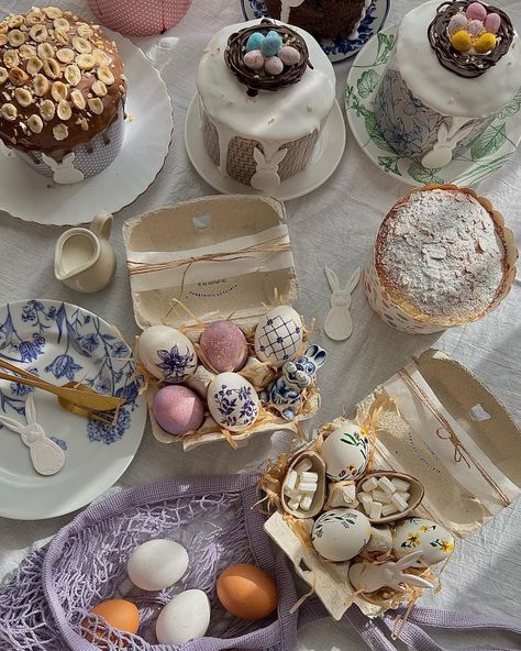 Easter Dinner Decorations, Easter Aesthetic, Easter Dishes, Easter Table Runners, Easter Dinner Recipes, Easter Table Settings, Easter Inspiration, Easter Time, Easter Dinner