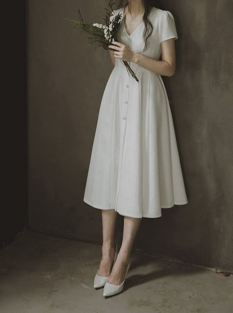 Midi Wedding Dress, Simple White Dress, Civil Wedding Dresses, Korean Dress, Civil Wedding, New Wedding Dresses, Elegant Wedding Dress, Dream Wedding Dresses, Elegant Outfit