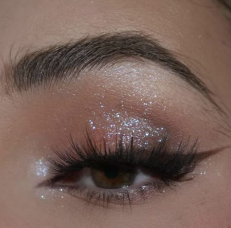 Make Up Tattoo, Make Up Aesthetic, Eyeliner Techniques, Maquillage On Fleek, Shimmer Eye Makeup, Up Aesthetic, Sparkly Makeup, Eye Makeup Tutorials, Prom Eye Makeup