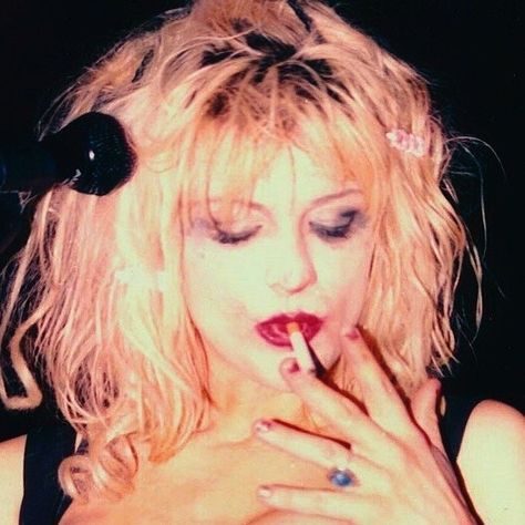 Hole Courtney Love, Courtney Love Hole, Rockstar Gf, Riot Grrrl, Courtney Love, Miss World, Doll Parts, Oh My God, Kurt Cobain