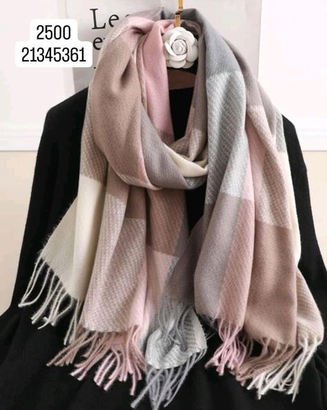 Chic Style Outfits, Luxury Winter, Chic Chic, Luxury Scarves, Essential Accessories, Scarf Casual, Tassel Scarf, Warm Scarf, Plaid Fashion