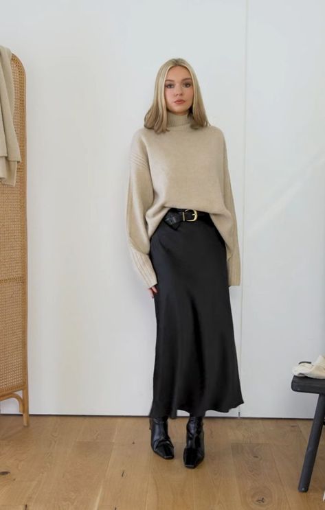 Silk Skirt Outfit, Skirt Outfit Fall, Satin Skirt Outfit, Winter Skirt Outfit, Chique Outfits, Maxi Skirt Outfits, Skirt Trends, Mode Inspo, Looks Chic