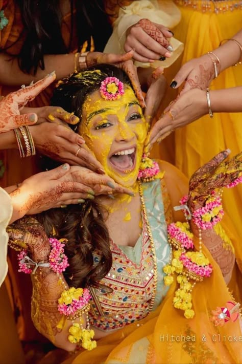 Bride in floral jewellery for her haldi ceremony. Haldi Ceremony Outfit Ideas, Haldi Ceremony Outfit For Bride, Haldi Photography Ideas, Haldi Photos, Haldi Poses For Bride, Haldi Photoshoot, शादी की तस्वीरें, Haldi Jewellery, Pose Pengantin