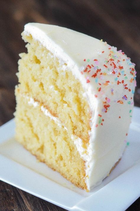 Vanilla Dream Cake: a crazy moist vanilla layer cake frosted with creamy vanilla buttercream icing combines to create the ultimate homemade vanilla cake recipe. #cake #vanilla #dessert Vanilla Dessert, Best Vanilla Cake Recipe, Homemade Vanilla Cake, Vanilla Buttercream Icing, Moist Vanilla Cake, A Slice Of Cake, Torte Cupcake, Slice Of Cake, Cake Vanilla