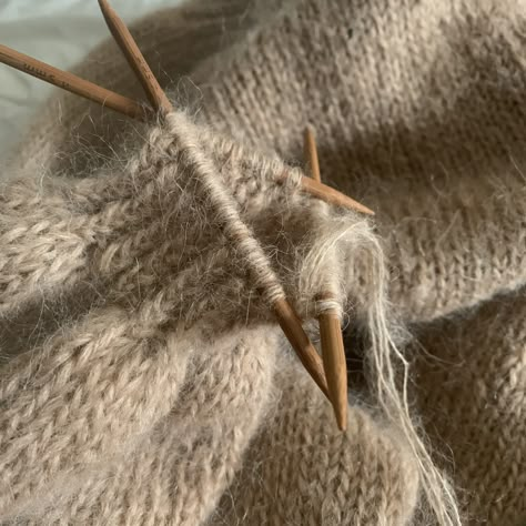 Anne With An E, Foto Ideas Instagram, Little Women, Beige Aesthetic, Jolie Photo, Autumn Aesthetic, Knitting Inspiration, Fall Vibes, My Vibe