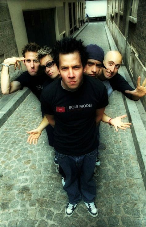 Old Simple Plan Simple Plan Wallpapers, Simple Plan Band Aesthetic, Simple Plan Banda, Simple Plan Band, 2000s Rock Bands, David Desrosiers, Pop Punk Aesthetic, 2000s Bands, Plan Wallpaper