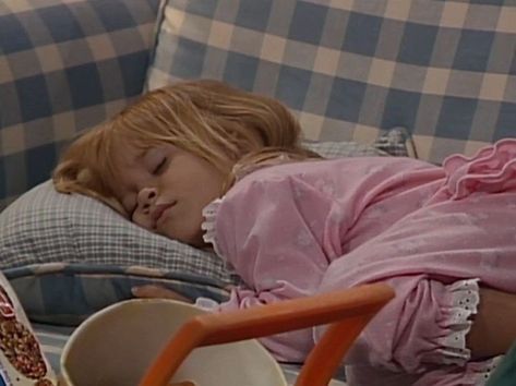 Full House Michelle, Famous Twins, Michelle Tanner, Childhood Pictures, Kids Mood, Fun Girl, Mary Kate Olsen, Ashley Olsen, Funny Profile